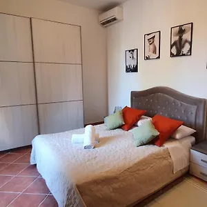  Apartment Chic 'n Charme Trastevere Terrace 2 Italy